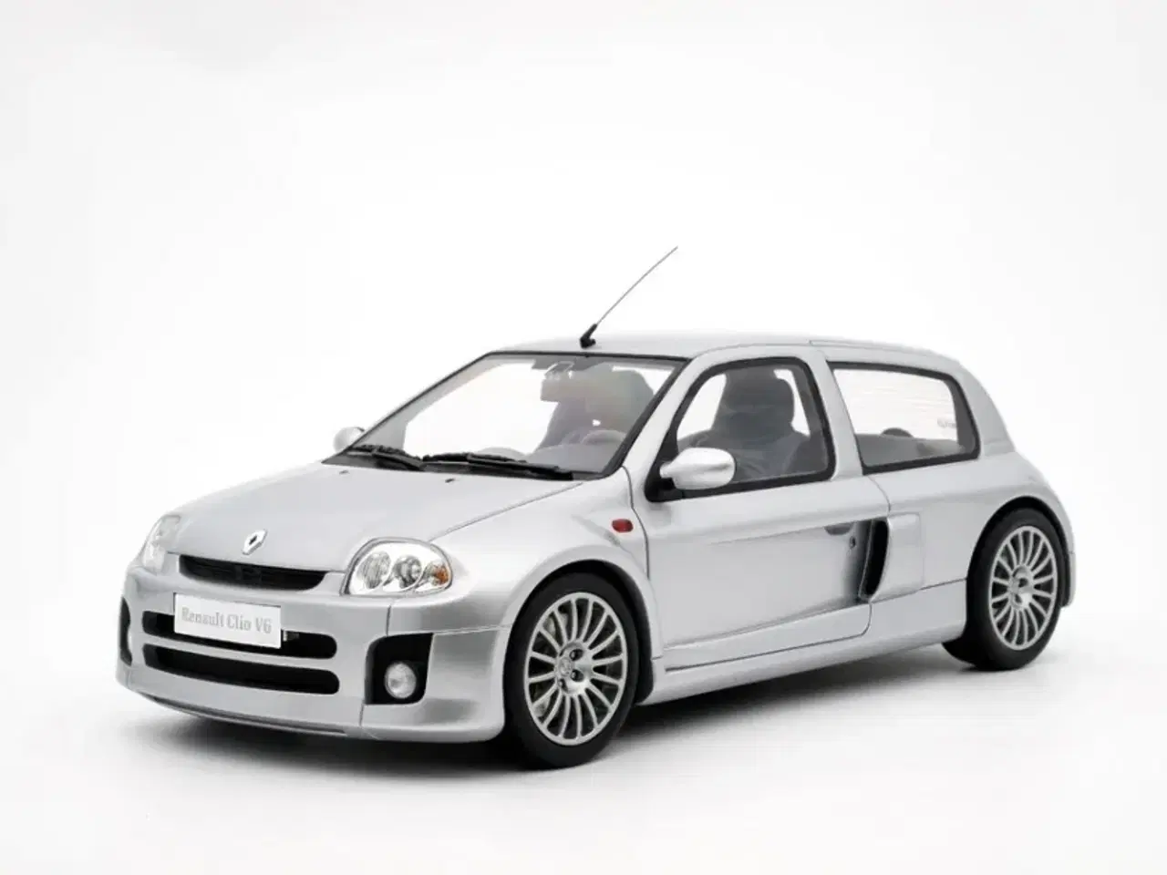 Billede 2 - 1:18 Renault Clio V6 Phase1 2001