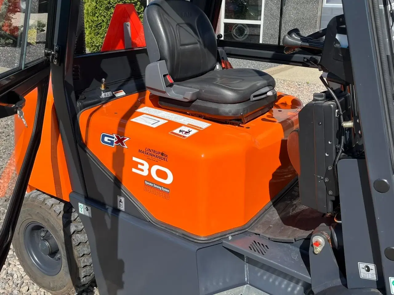 Billede 10 - Doosan D30 G med kabine og KUN 57 TIMER FRA NY, MED TIME GARENTI