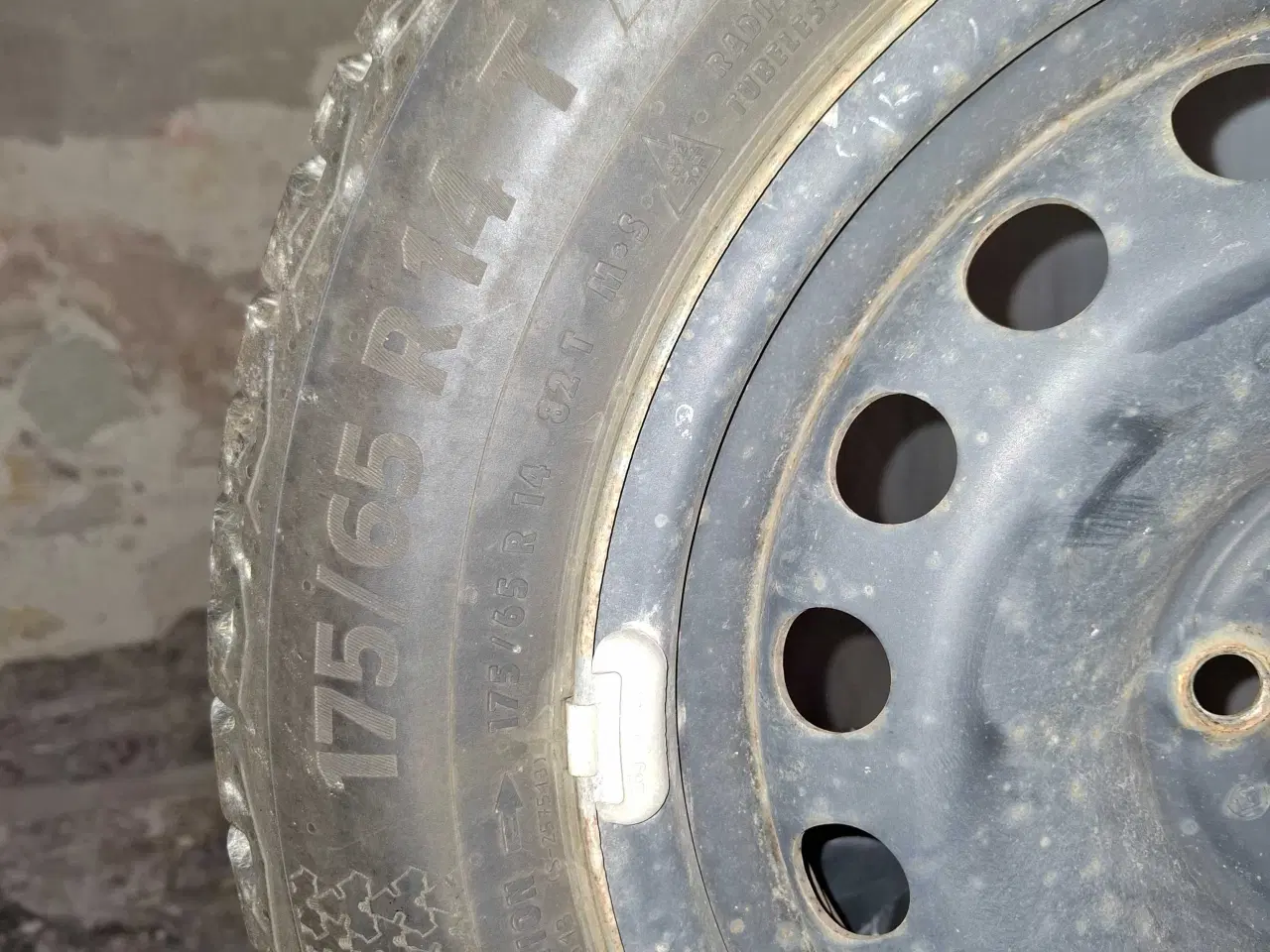 Billede 2 - Næsten nye vinterdæk