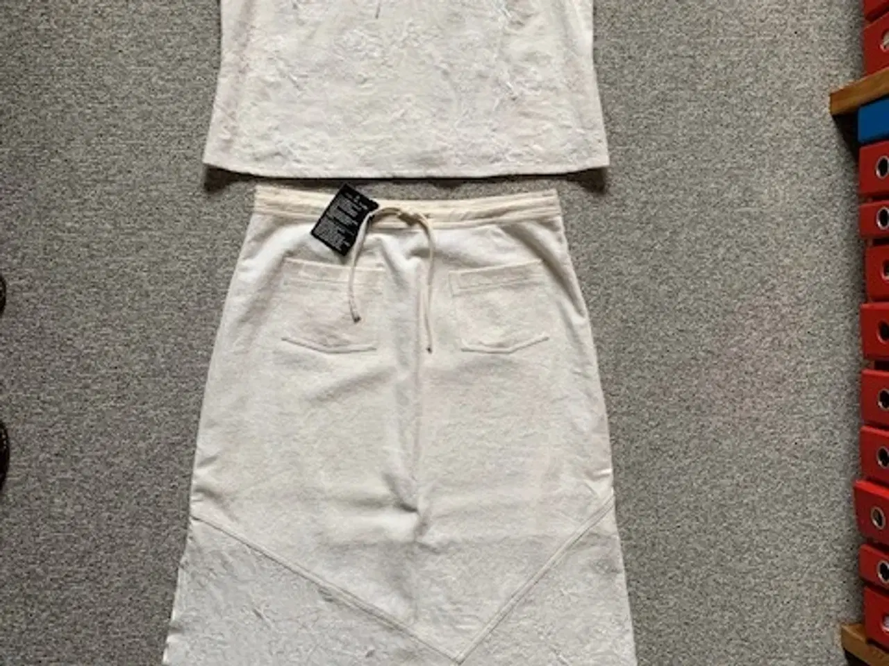 Billede 1 - Ny nederdel str. 40, top str. 42 JENSEN Women Only