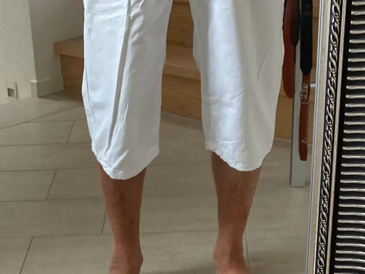 Billede 2 - Hvide denim knæshorts, livvidde 34