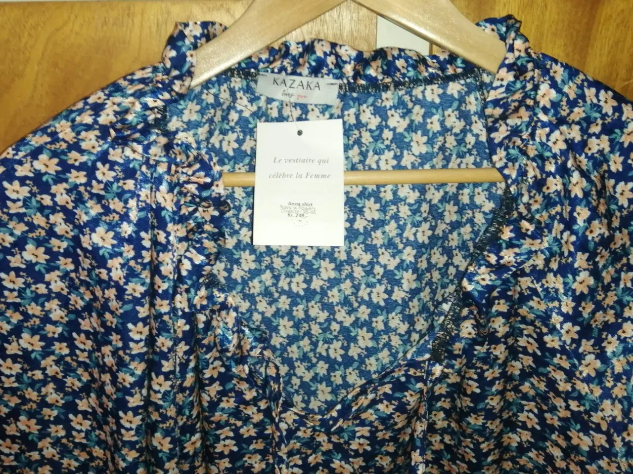 Billede 2 - NY KAZAKA PARIS BLUSE STR. 44-46