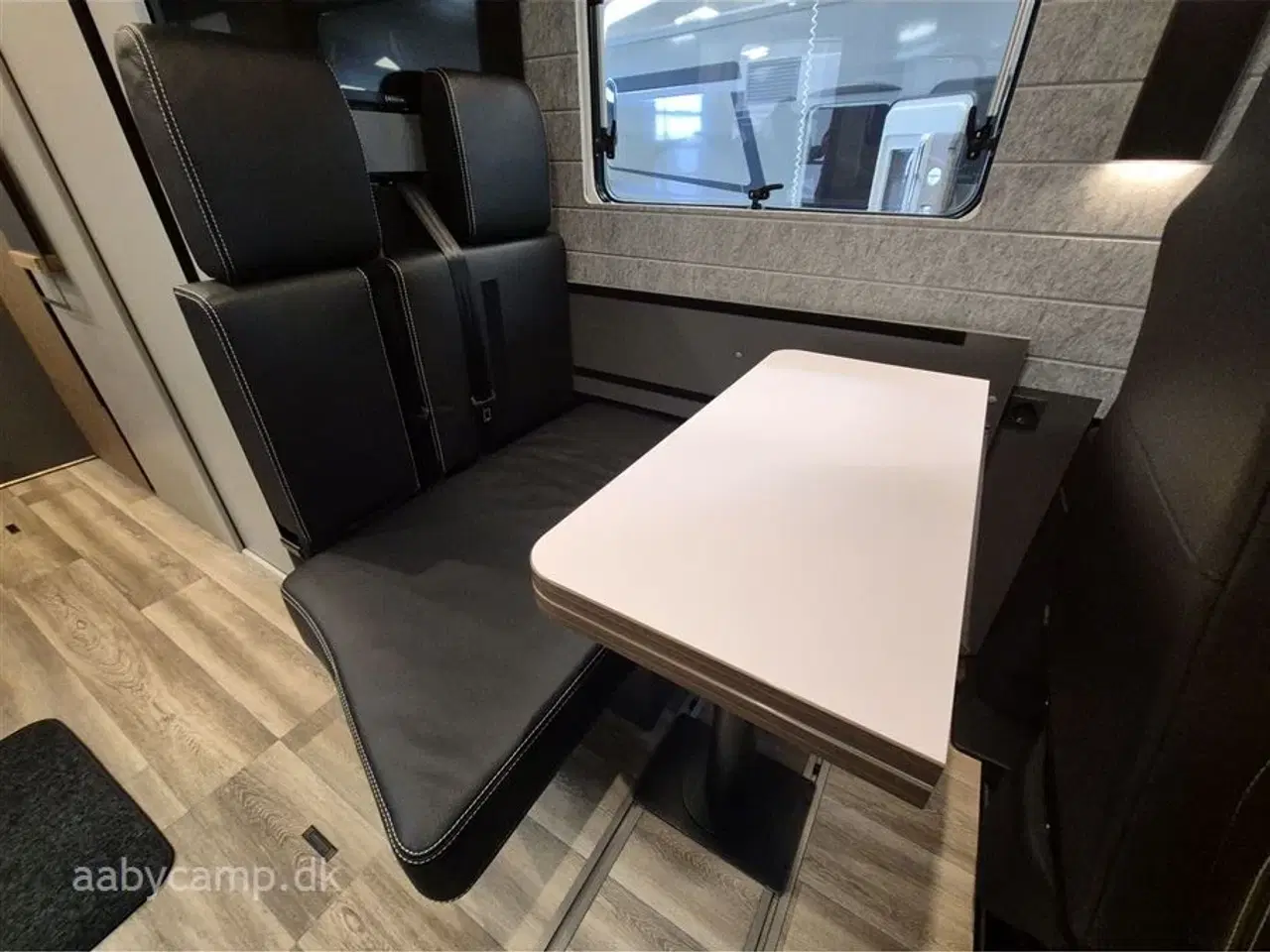Billede 14 - 2025 - Niesmann+Bischoff Arto 78   solceller. 3x150 Ah lithium batterier. 3000w inverter. Elektrisk markise. Udv. gas/vand. Helårsdæk. 2x TV. Duo control. luft undervogn. Hydrauliske støtteben.