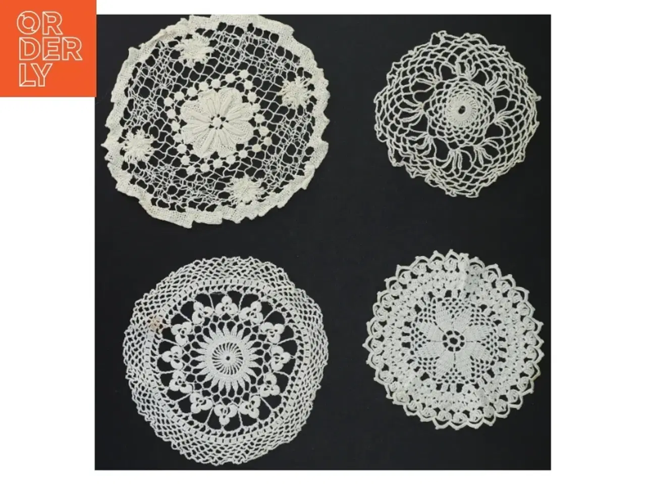 Billede 1 - Hæklet borddug og bordskånere sæt