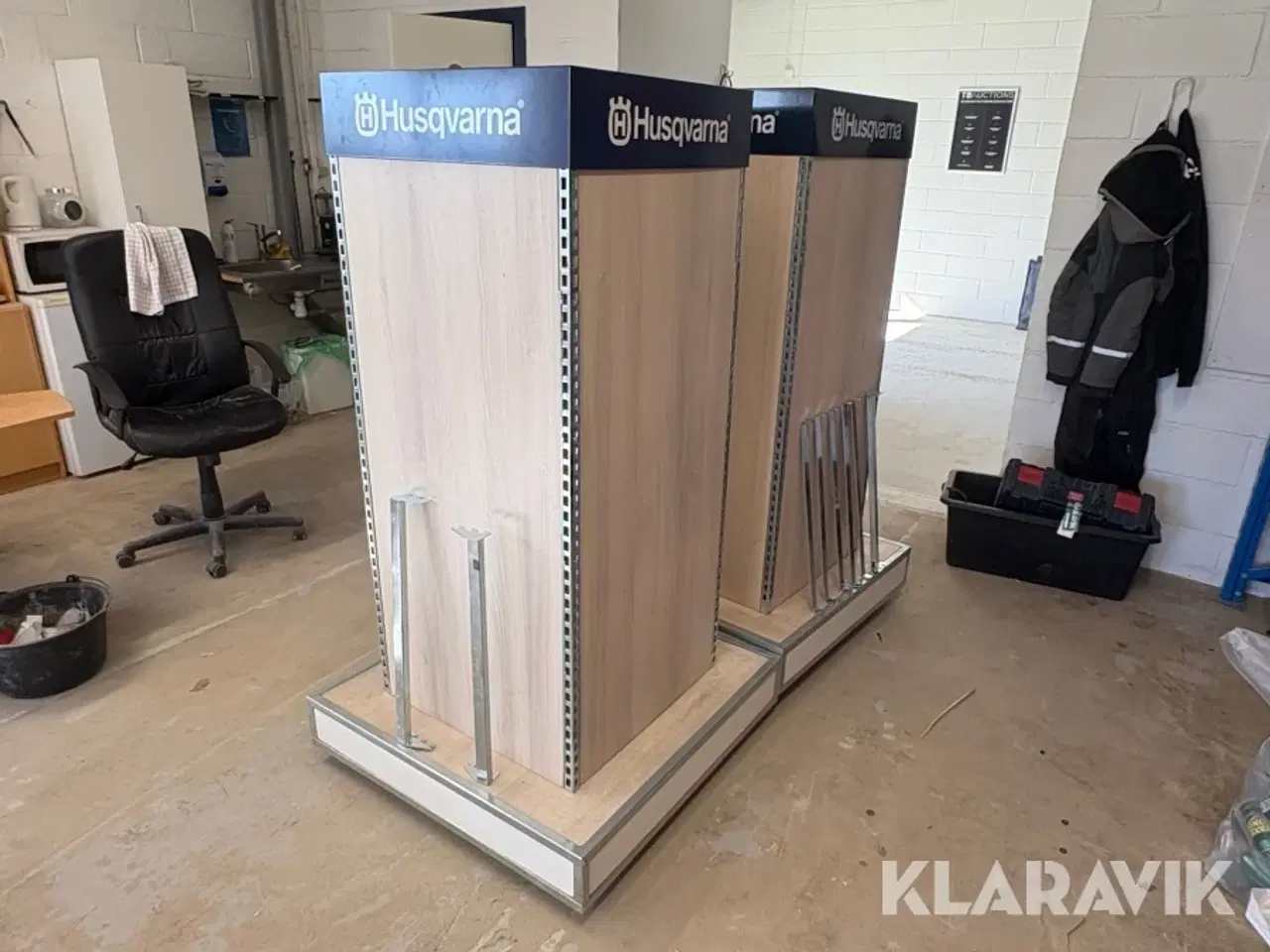 Billede 4 - Display med holdere på hjul 2 styk