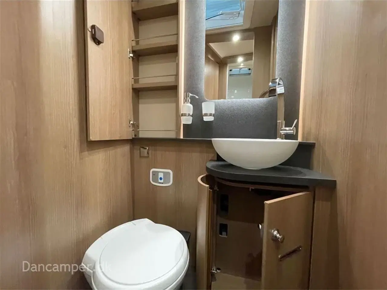 Billede 38 - 2026 - Carthago c-tourer I 145 LE   Design og komfort når det er bedst! MERCEDES 170 Hk, 9-trin aut.gear, adaptiv fartpilot,  4,2/4,5 tons totalvægt