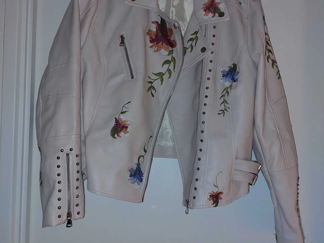 Billede 1 - Råhvid skindjakke 