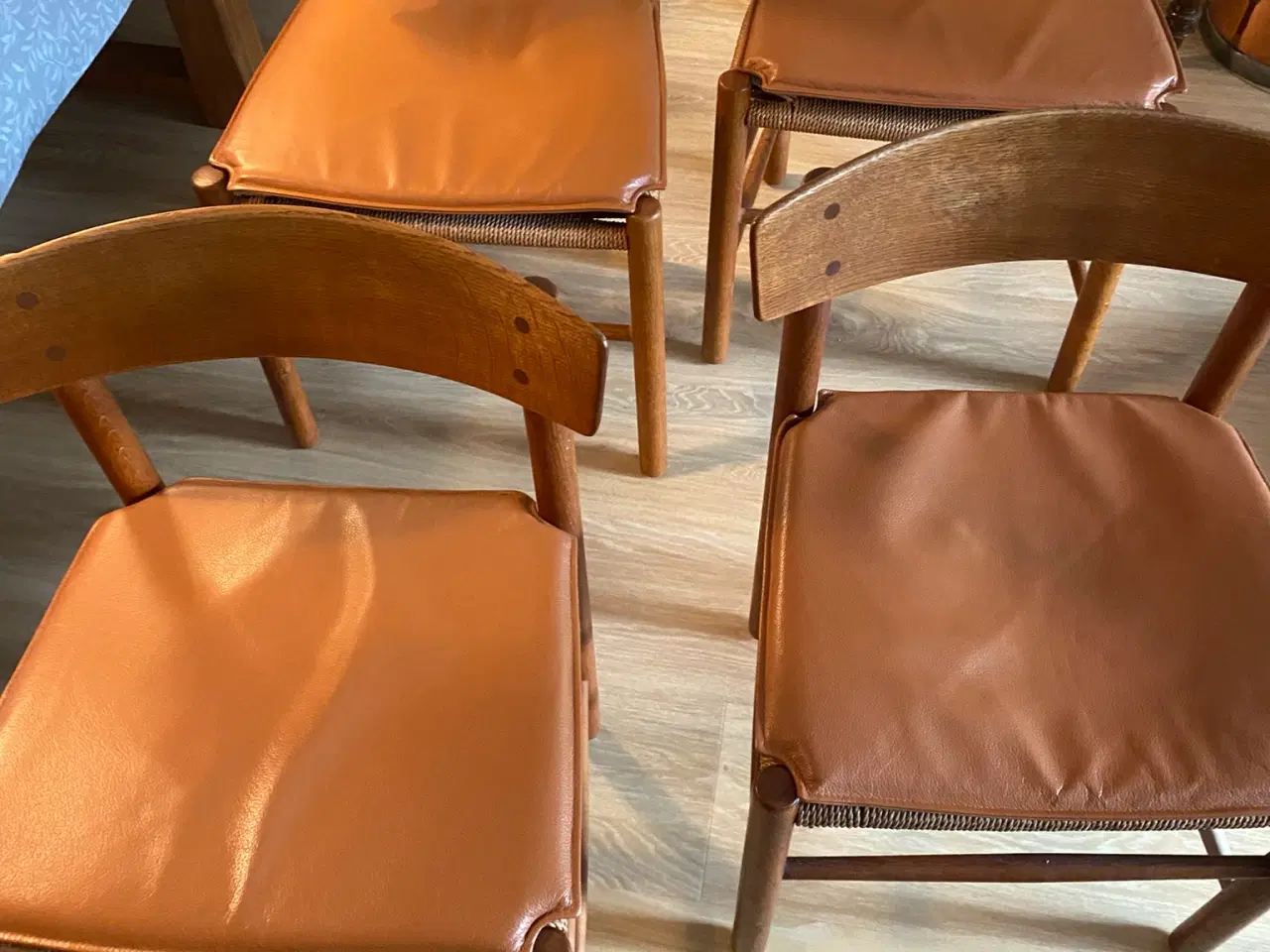 Billede 7 - Massiv egetræs spisebord samt J 39 stole