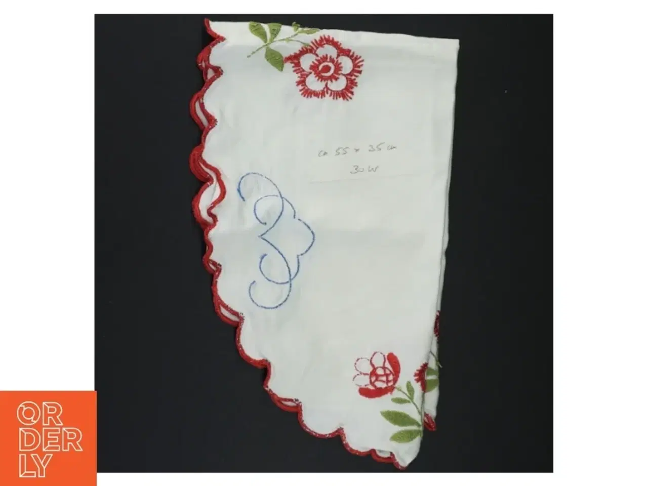 Billede 1 - Broderet dug med blondekant (str. 58 x 35 cm)