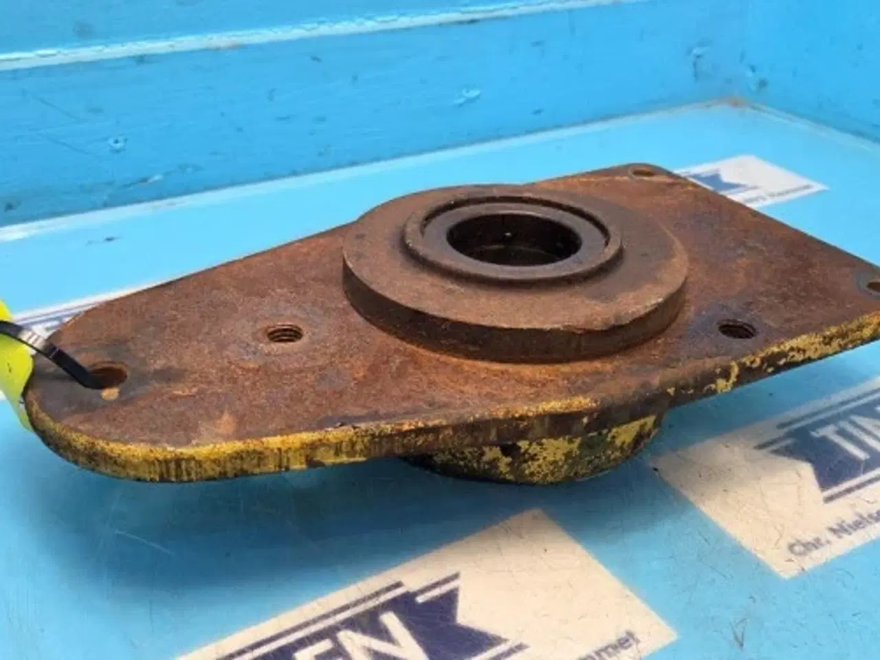 Billede 4 - New Holland TX34 Flangleje 439607