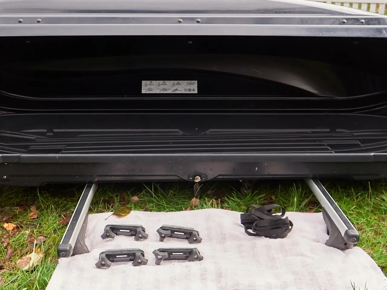 Billede 2 - Thule tagboks med tagbøjler.