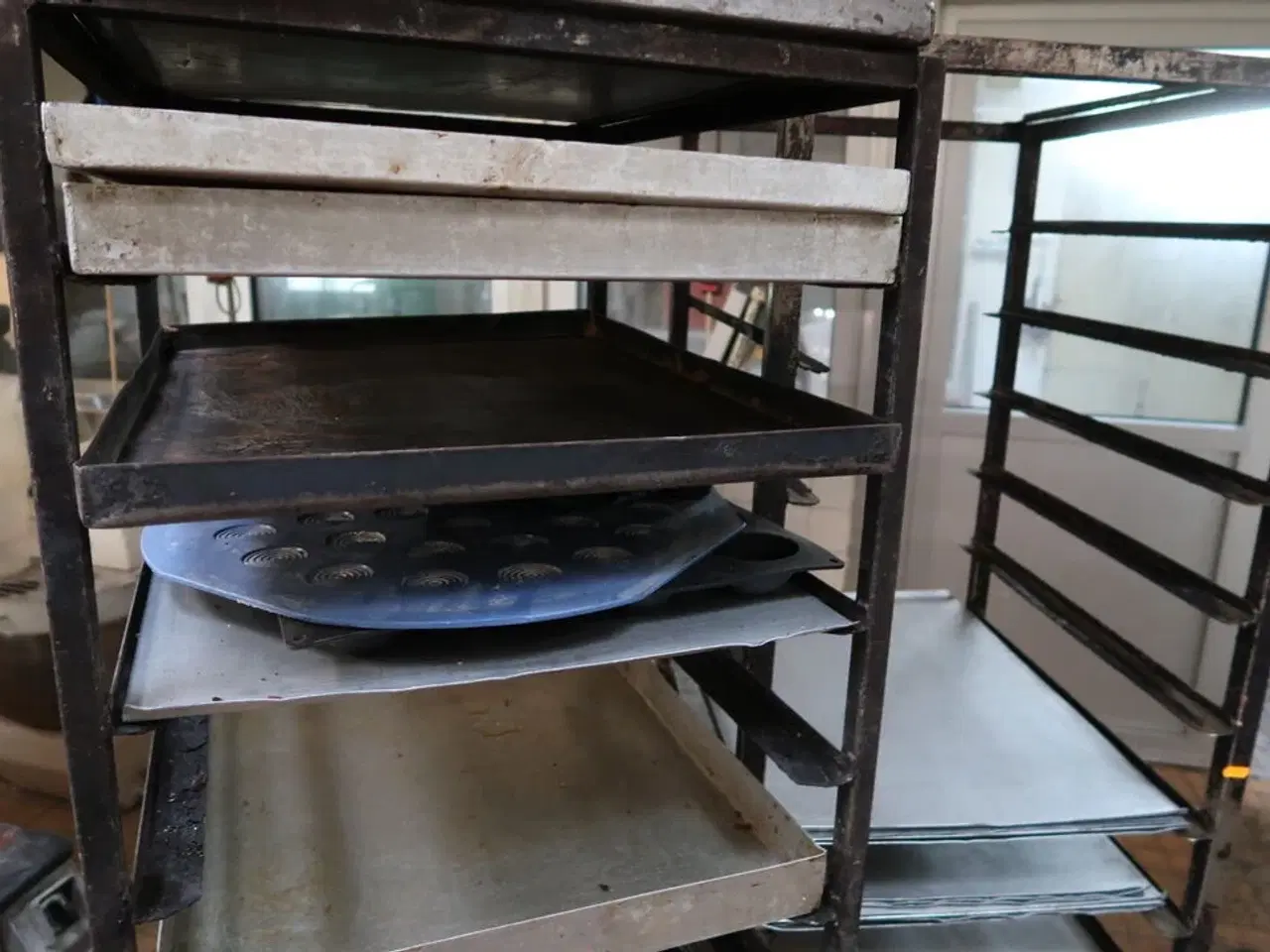 Billede 4 - 2 stk. stikvogne med div. Bageplader og forme