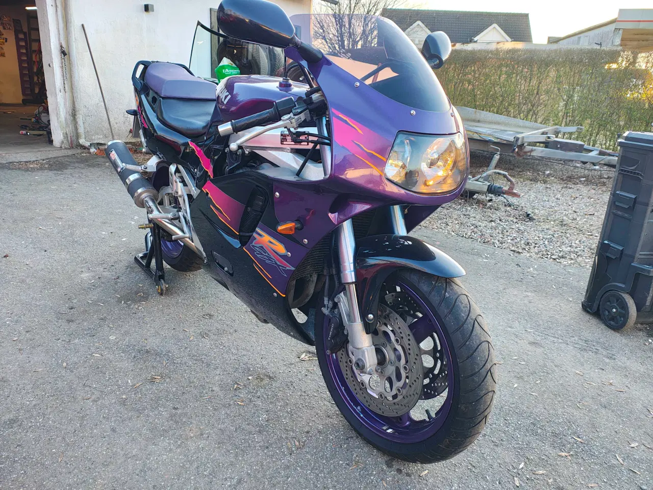 Billede 3 - Suzuki gsxr 750 nysynet med plader.