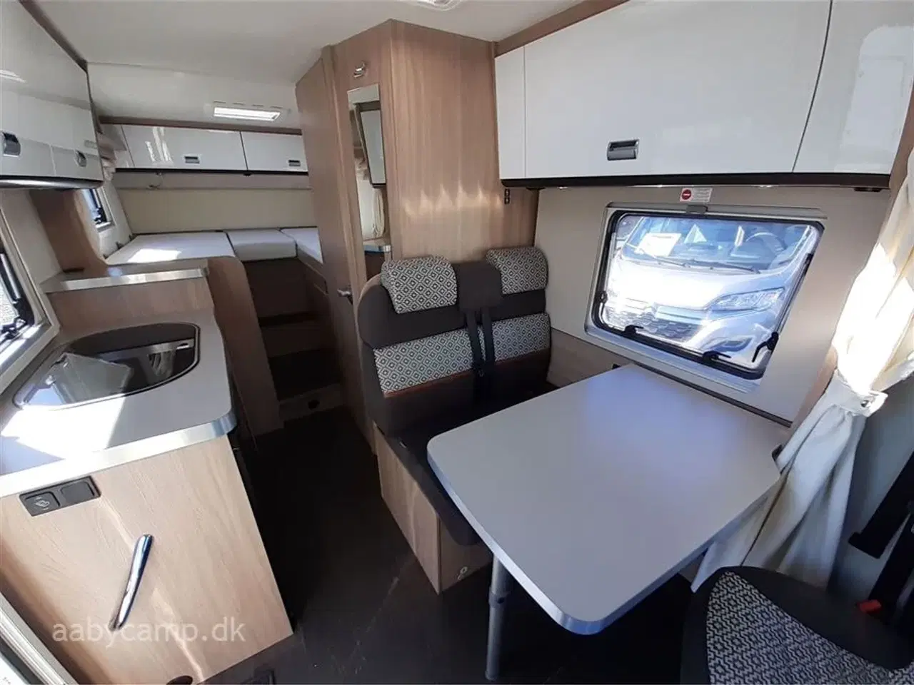 Billede 9 - 2022 - Laika Kosmo Compact 9   Slank og smidig model, perfekt til snoede kystveje. Automatgear.