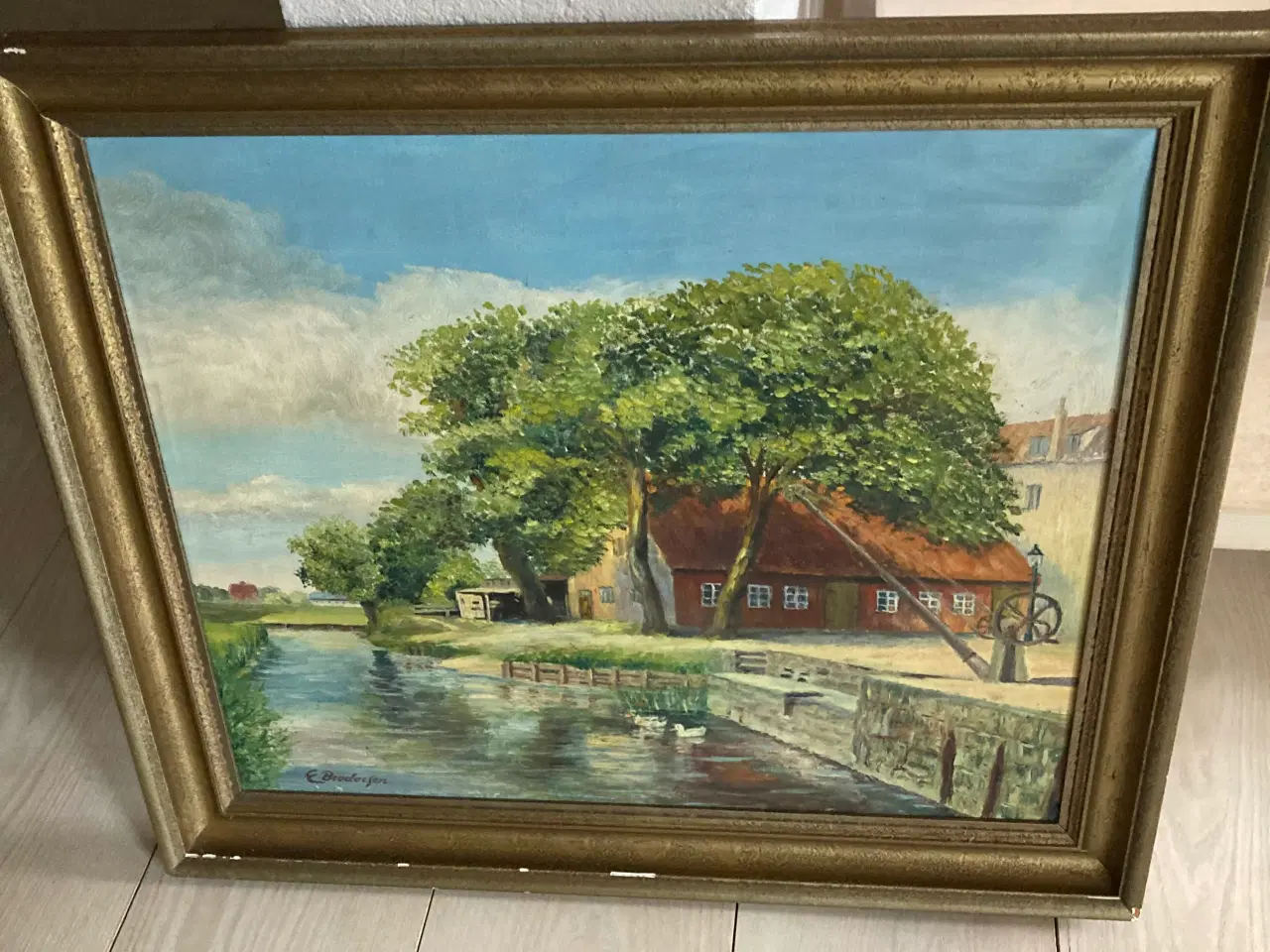Billede 2 - E. Brodersen maleri landskab med hus og å i ramme
