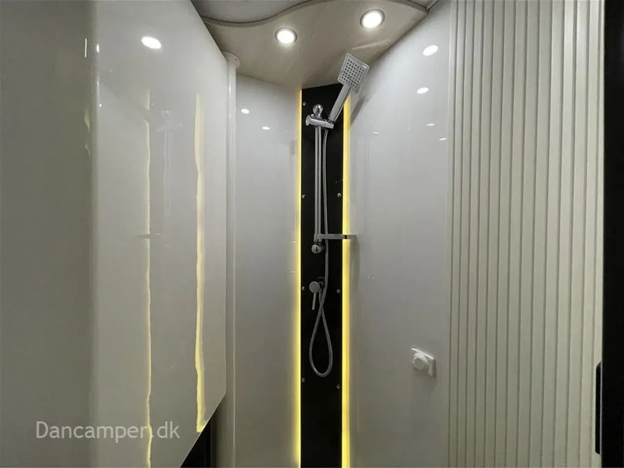 Billede 32 - 2024 - Chausson Titanium 627 ULTIMATE   Nedsat kr. 61.000,- Enkeltsenge + hæve-/sænkeseng, 5 selepladser, 4 sovepladser med mulighed for 5, 170Hk Aut,, Artic pakke, meget udstyr