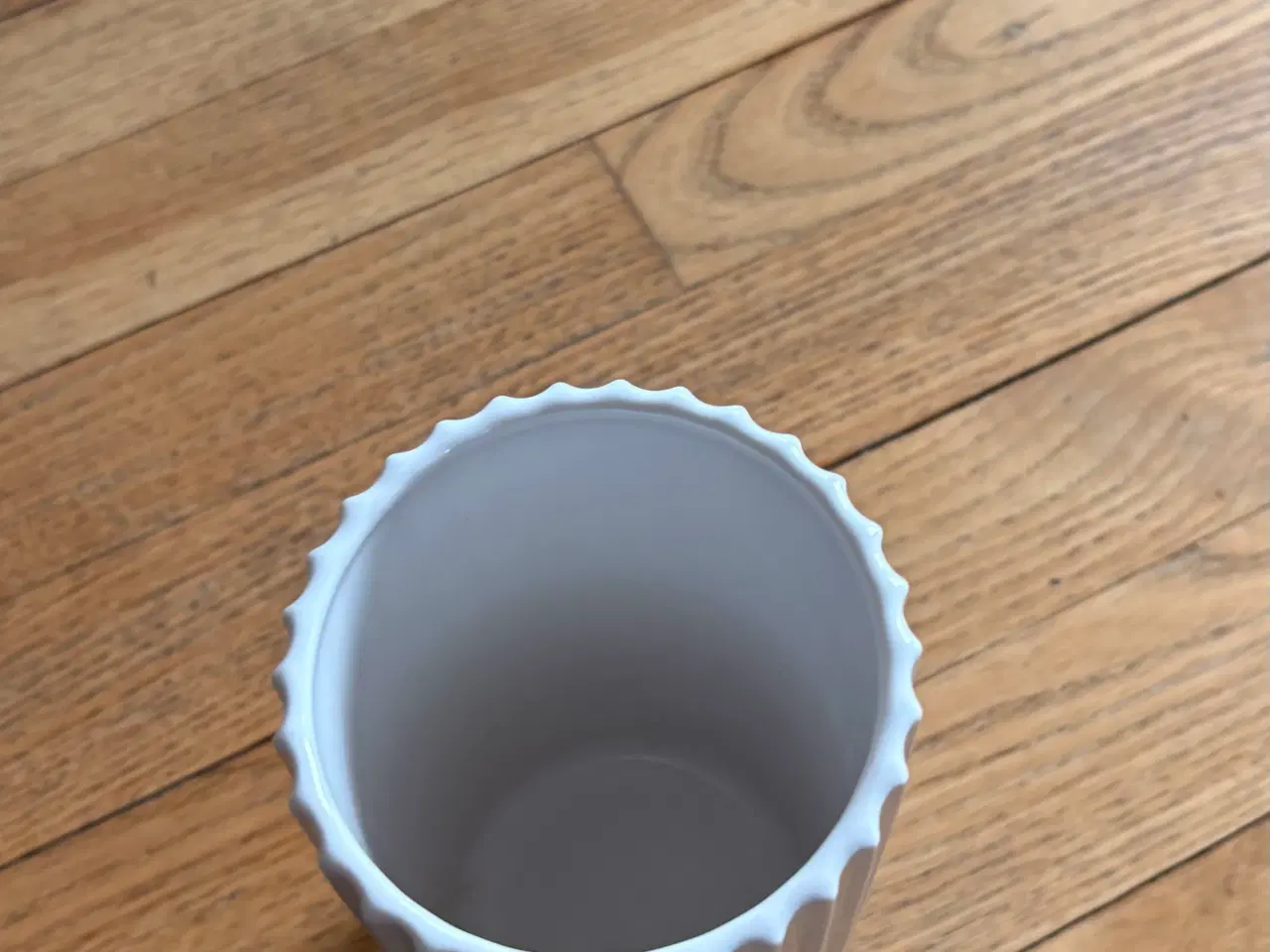 Billede 3 - Hvid Lyngby vase