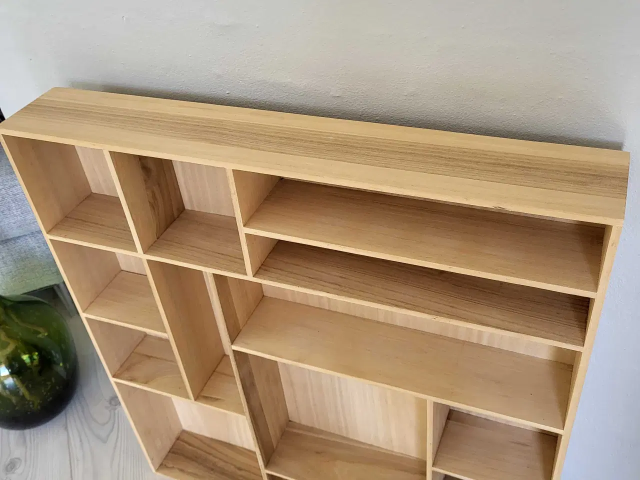 Billede 2 - Fin sættekasse/væg reol i træ.
