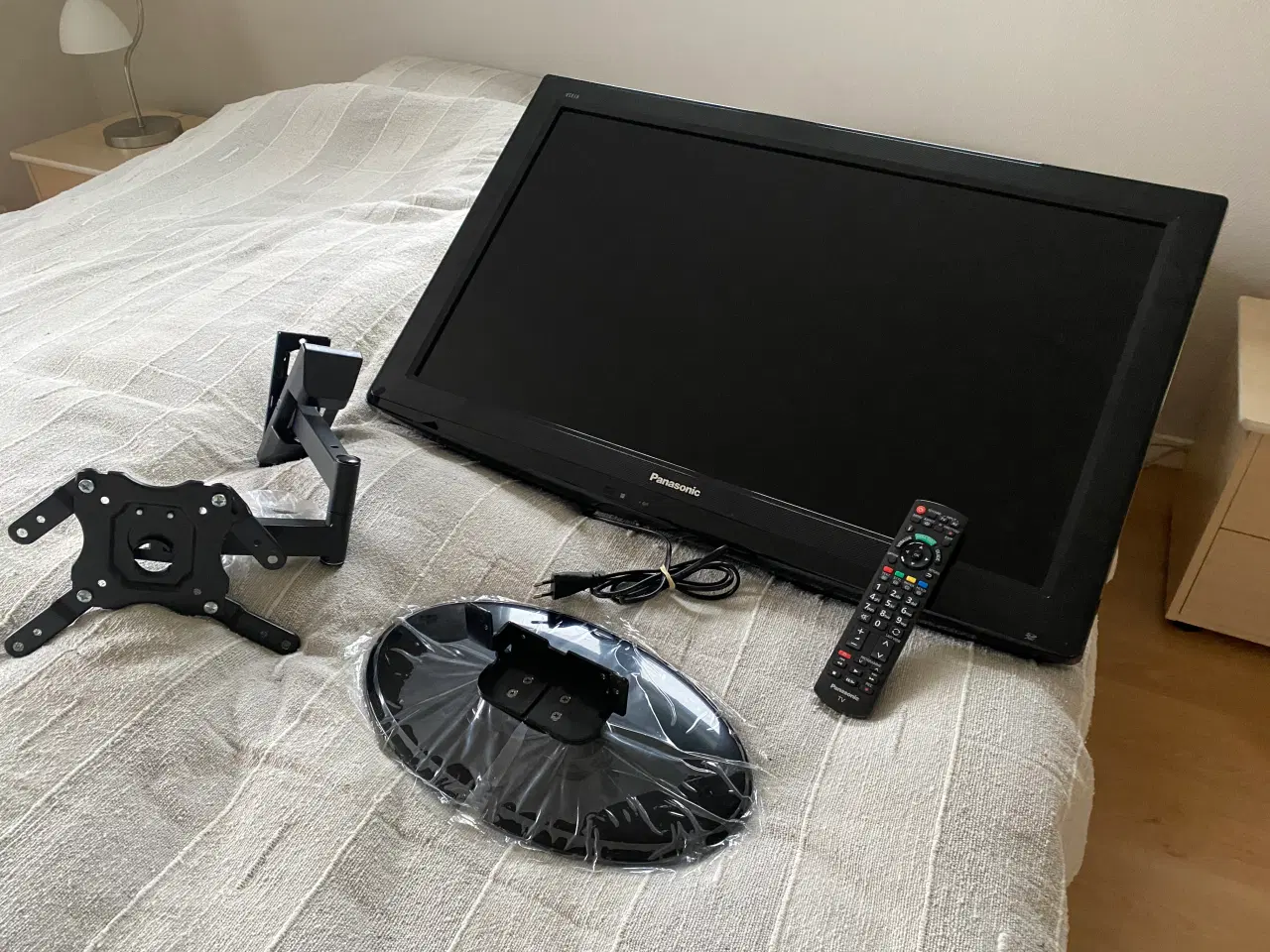 Billede 1 - Panasonic 32” TV med dreje vægbeslag.