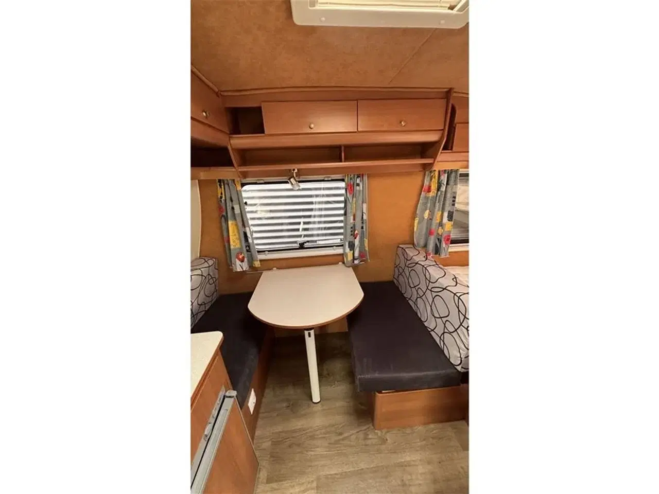 Billede 4 - 2019 - Niewiadow VEGA 365   Pæn og velholdt campingvogn