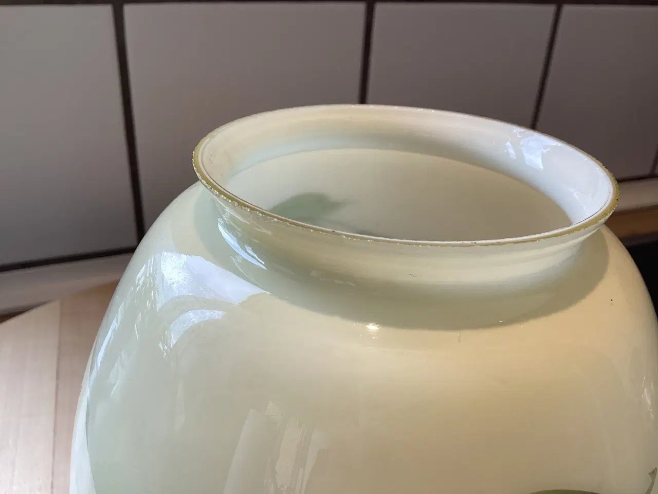 Billede 5 - Ældre pendel i glas med håndmalet blomster,