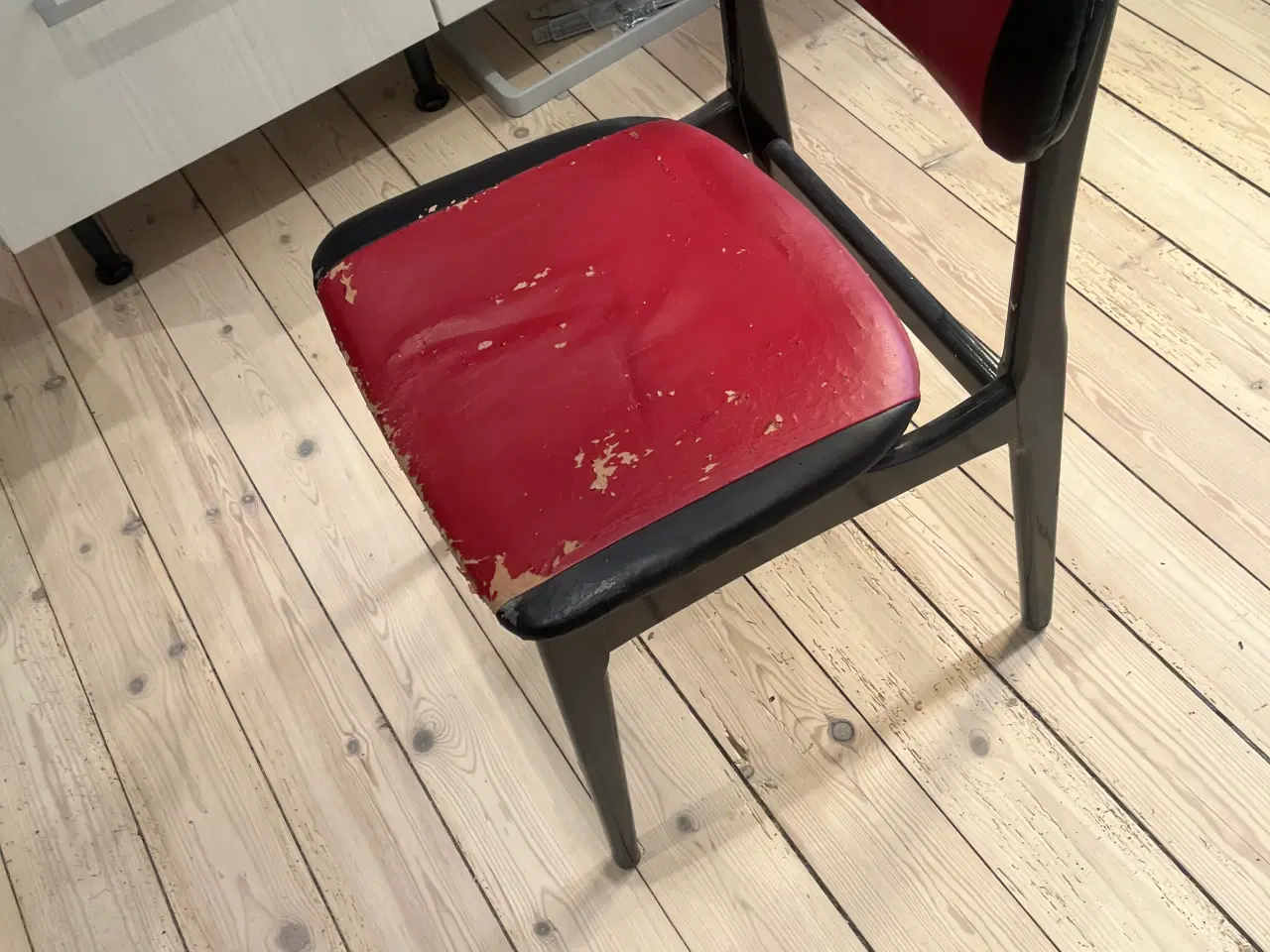 Billede 9 - Spisebord i træ, sortlakeret, med 6 stole