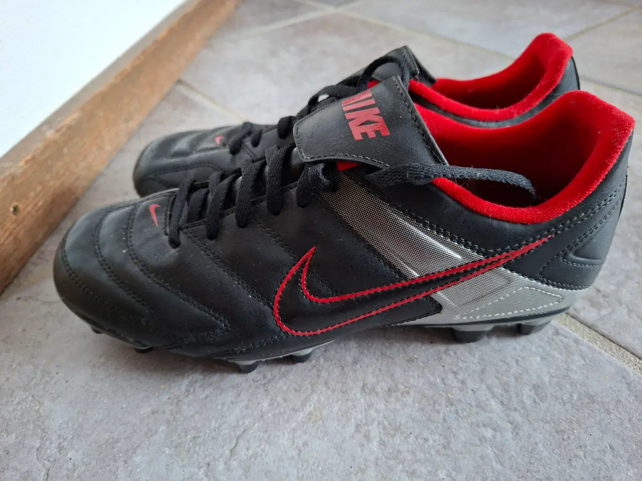 Billede 1 - Fodboldsæt støvler, bold, shorts næsten ny