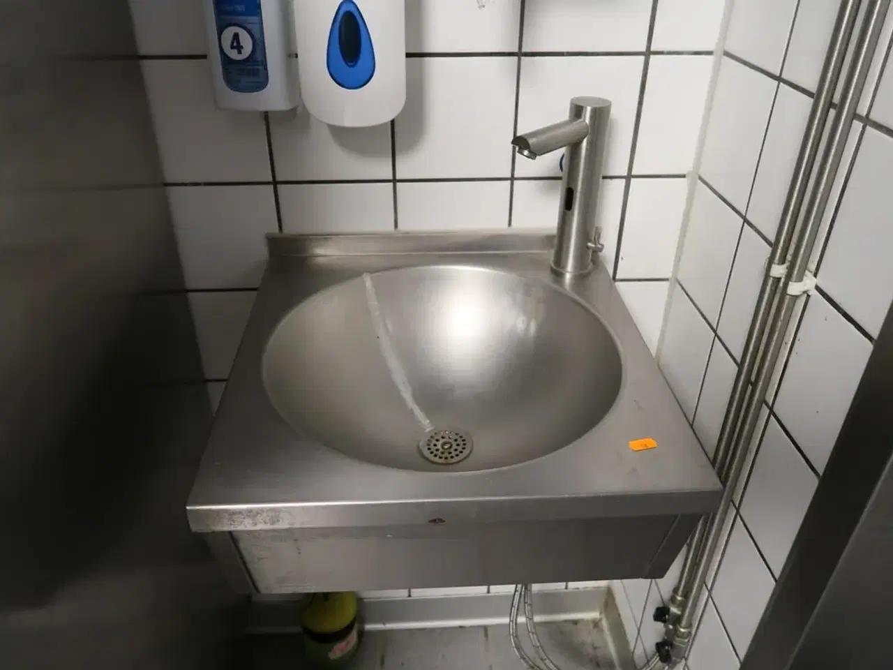 Billede 3 - Vaskestation, papirdispenser, sæbedispenser m.m.