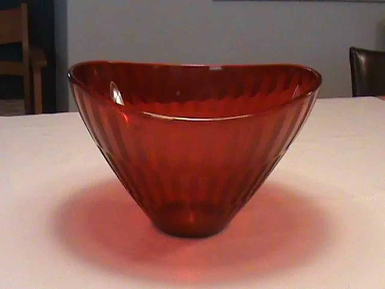 Billede 1 - Rød oval glasskål, Randi 