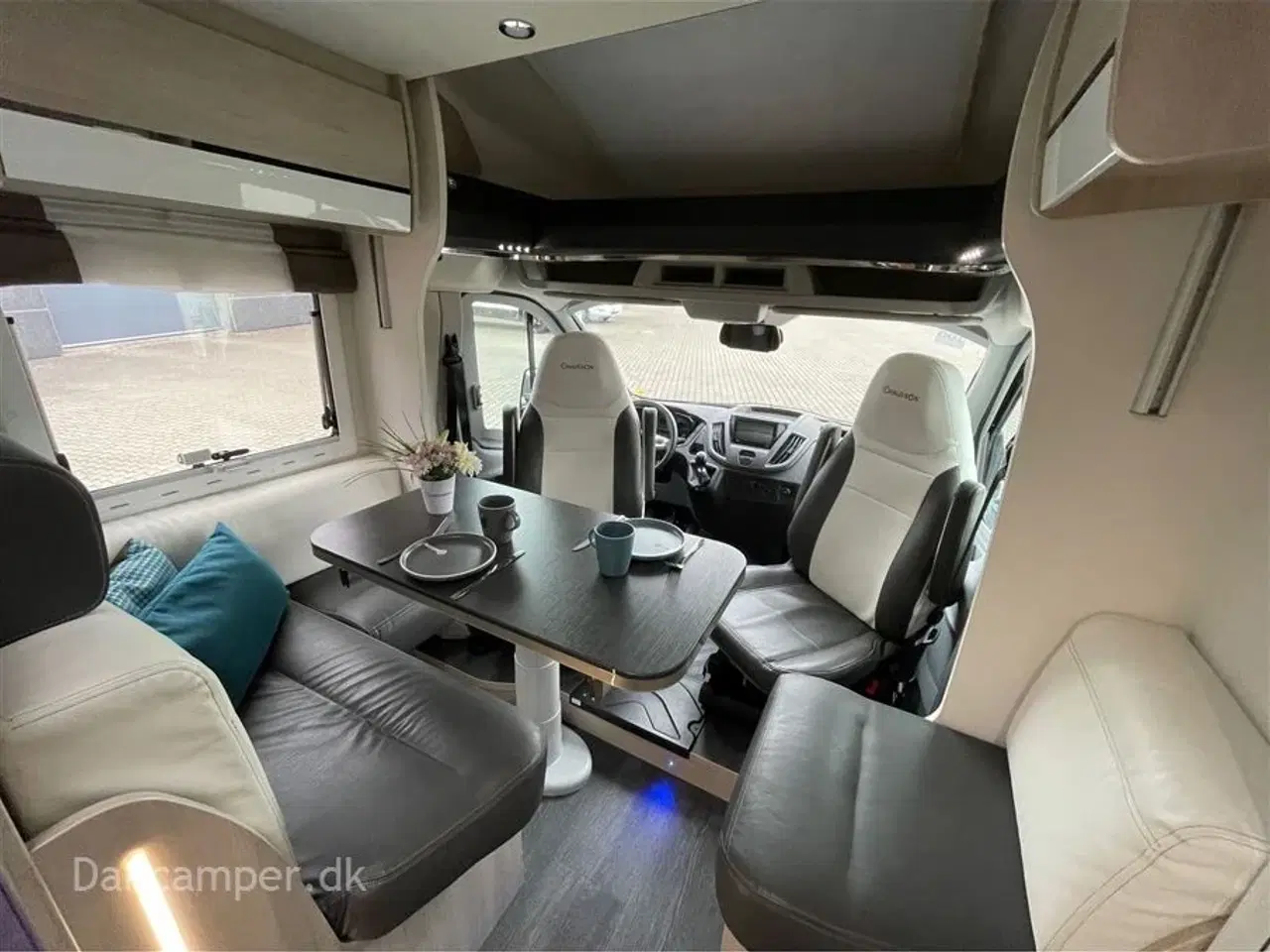 Billede 12 - 2019 - Chausson Flash 515   Anvisningsbil!  2019 model! En ejer! Under 6m. 170Hk Ford, model med fransk seng, markise og NX5-alarm. Nysynet.