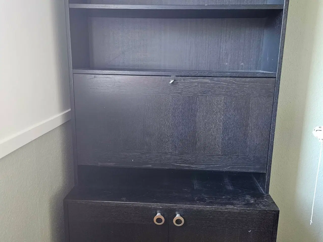 Billede 2 - Skab med klap