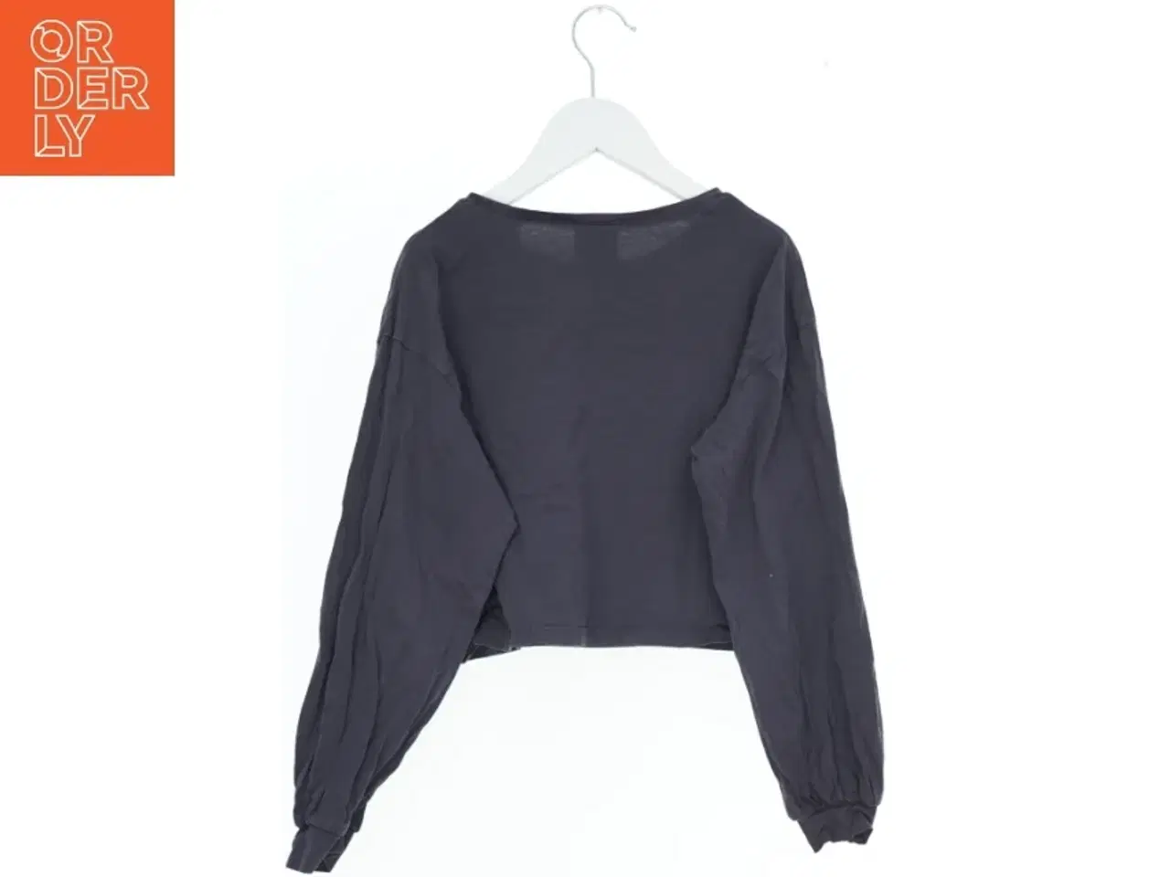 Billede 2 - Langærmet bluse med tekst fra H&M (str. 140)