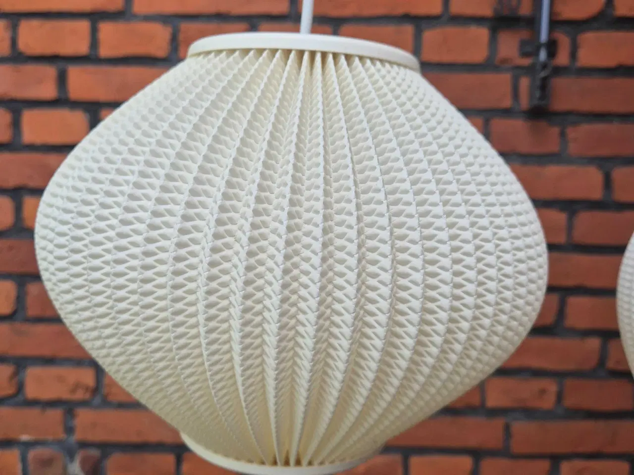 Billede 2 - To smukke Pearl Shade i hvid