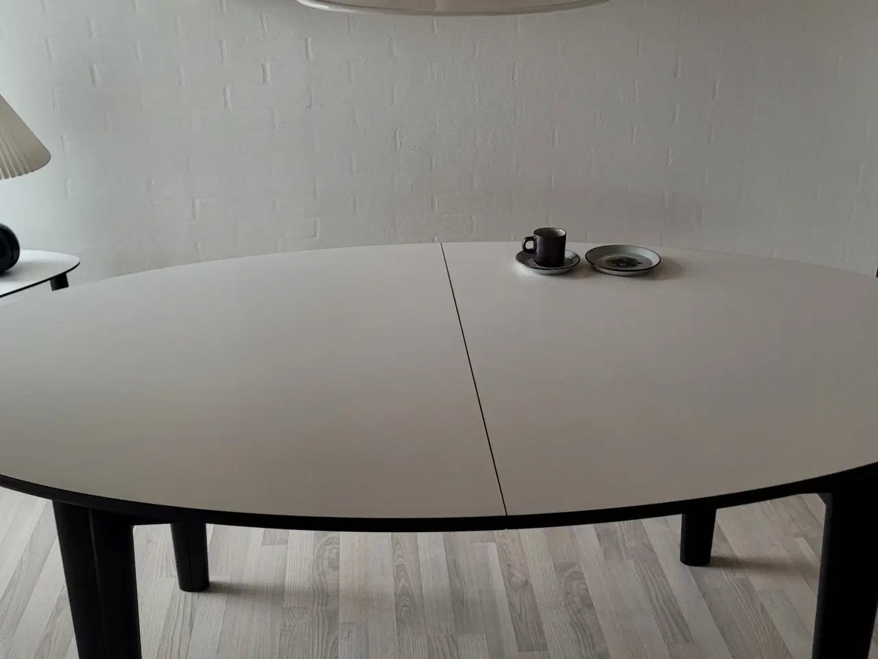 Billede 1 - Spisebord (Skovby)