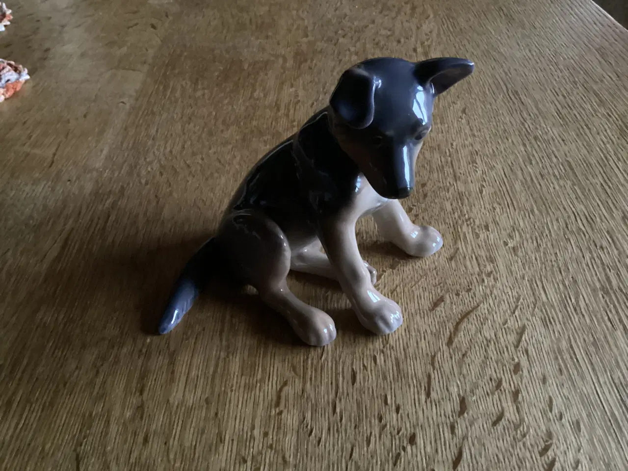 Billede 1 - Kgl Chefer Hvalp nr 6835 pris 725,00 kr