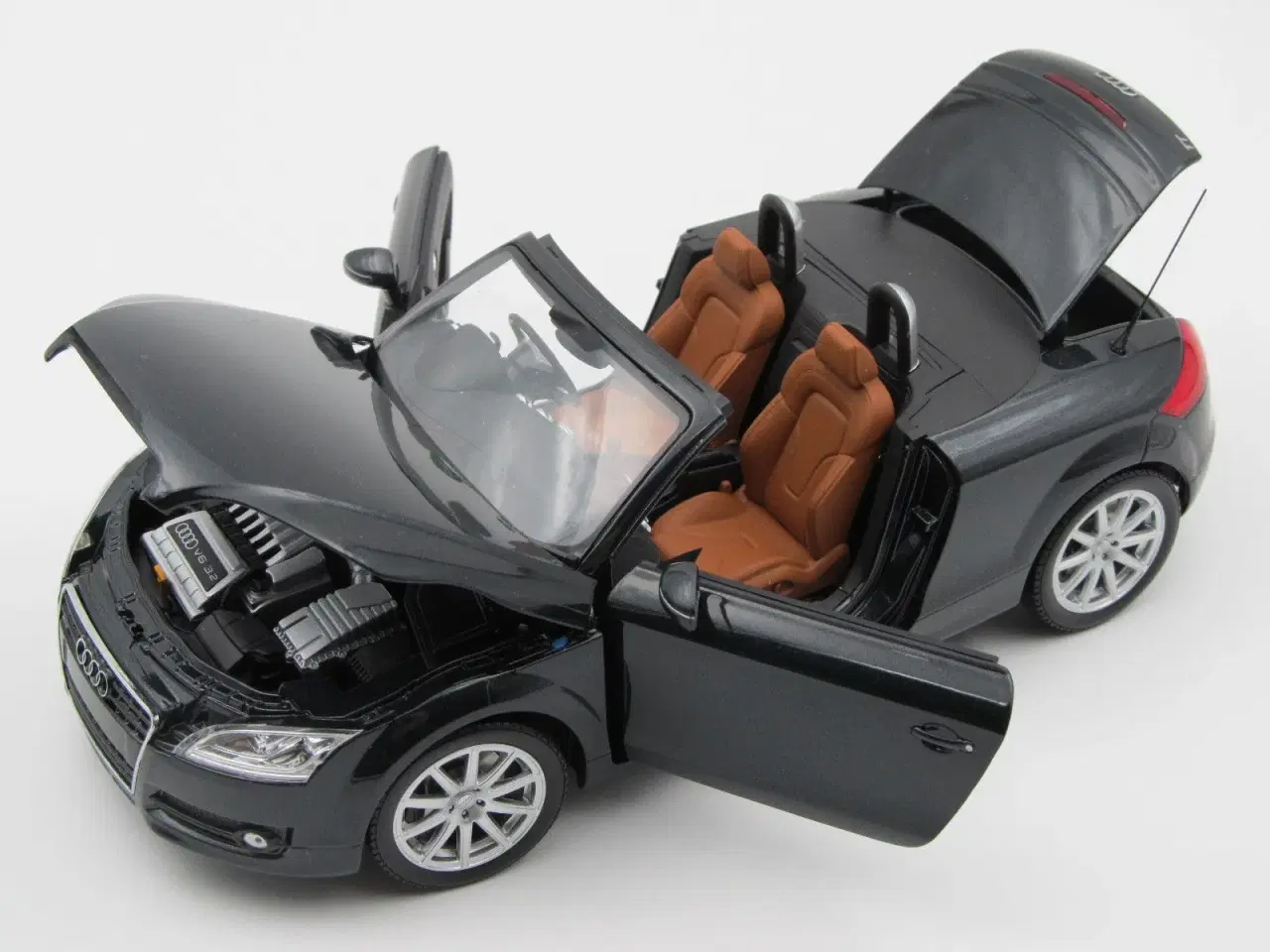 Billede 4 - 2007 Audi TT Roadster 1:18  Super god kv