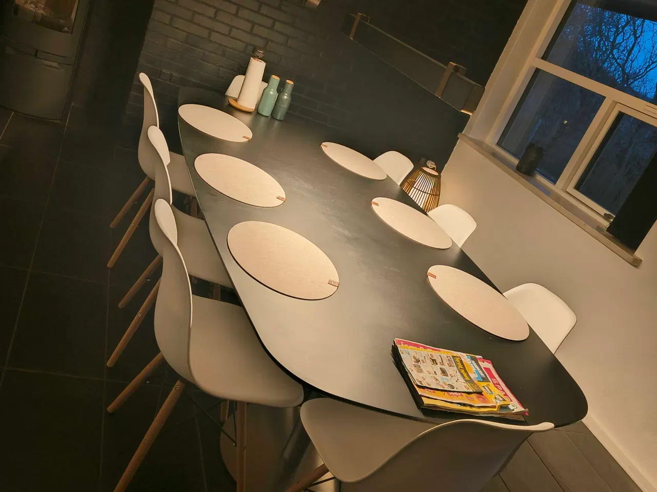 Billede 5 - Spisebord i linoleum incl. 8 stole