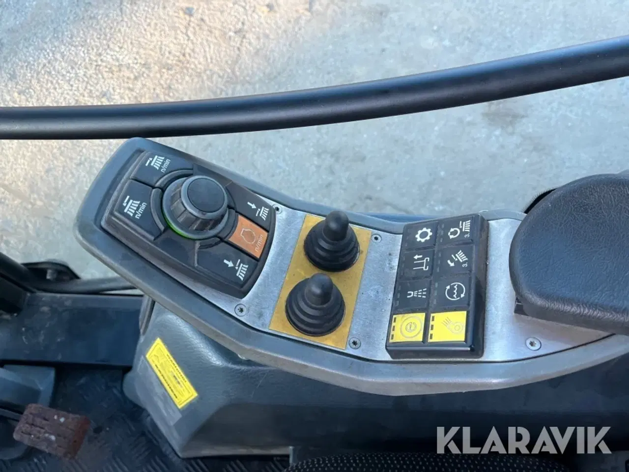 Billede 8 - Redskabsbærer Kärcher MIC 42 med redskaber