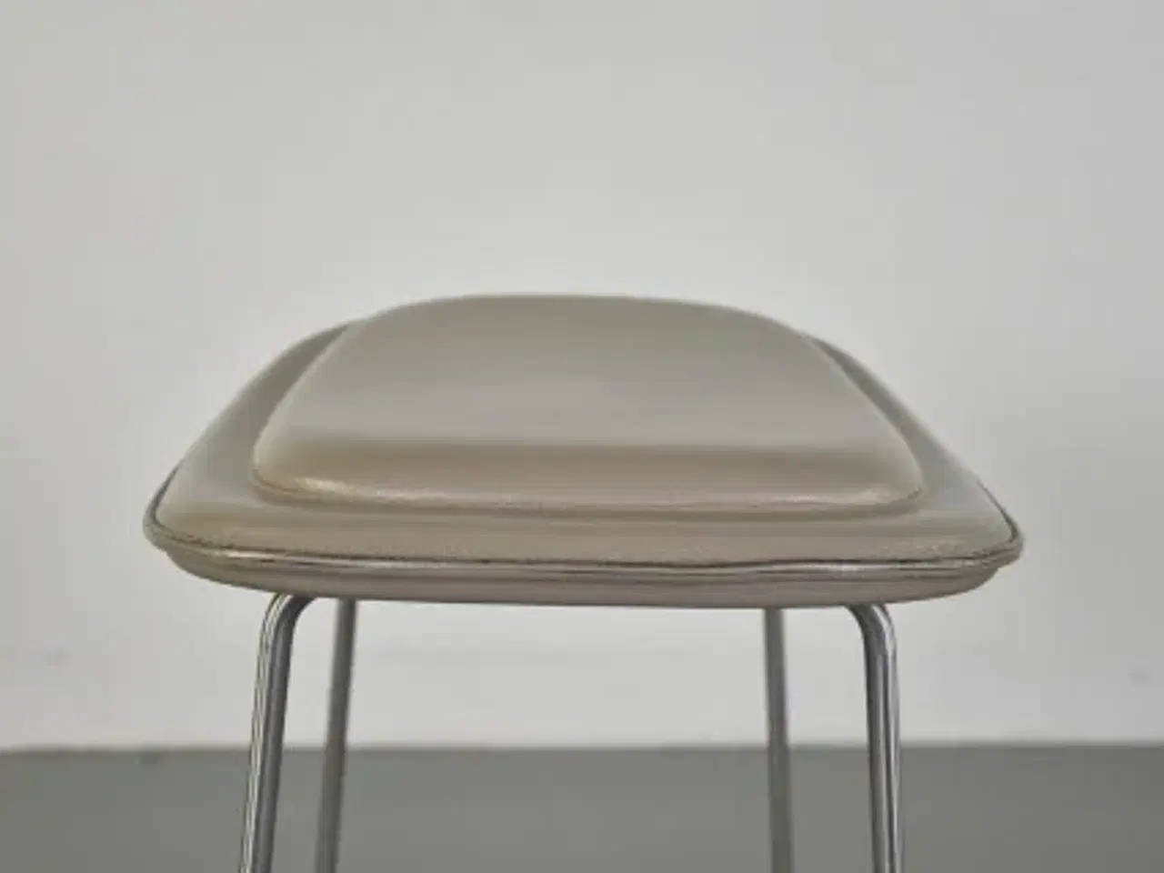 Billede 6 - Cappellini barstol med beige-malet læder på sædet, høj model 2. sortering