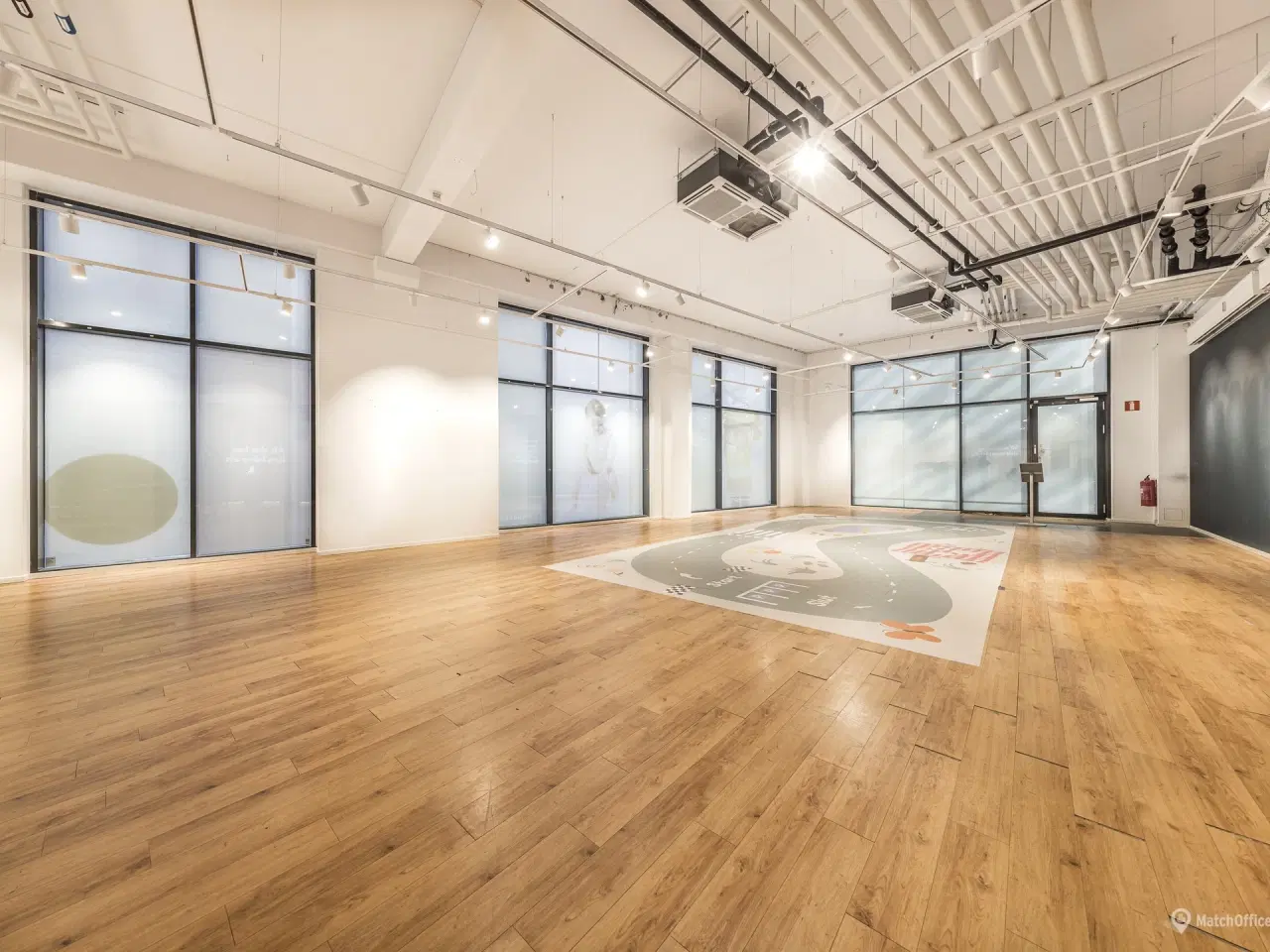 Billede 2 - Butik til leje på attraktiv hjørneplacering i Spinderiet