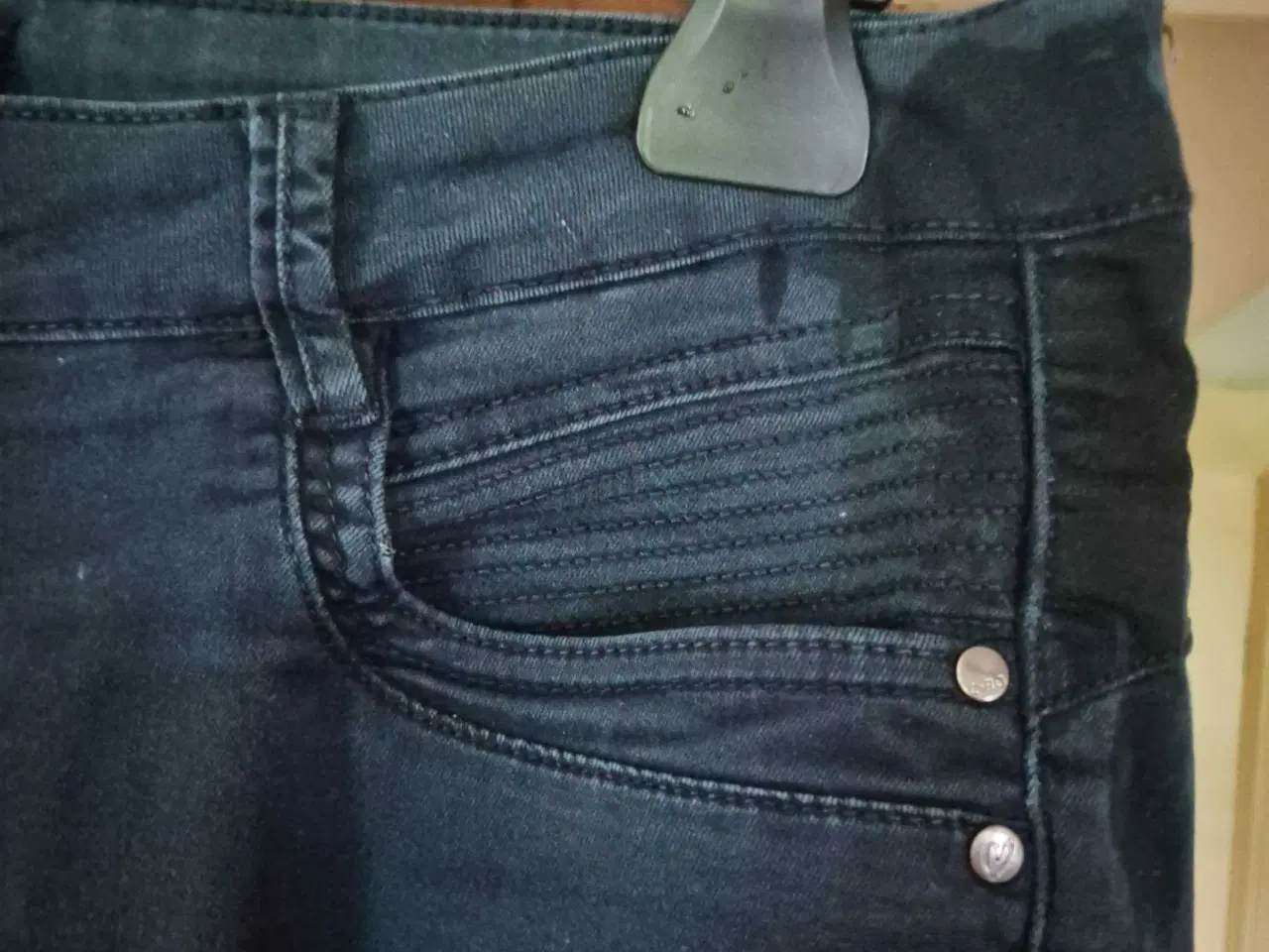 Billede 4 - Pæne mørkeblå Cro bukser 