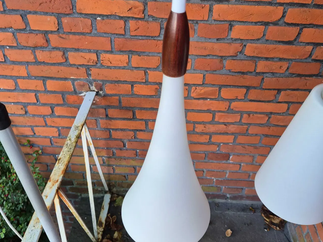 Billede 3 - To fine retrolamper i mathvidt opalglas