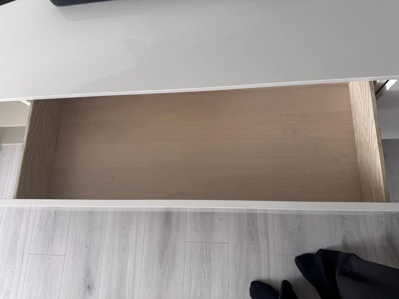 Billede 6 - Højglans hængeskænk – stilren (190 cm)