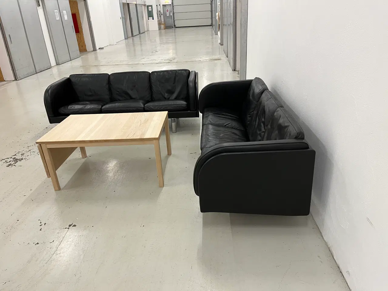 Billede 4 - JG3 2x3 Pers.Designer Sofaer i sort primo læder.