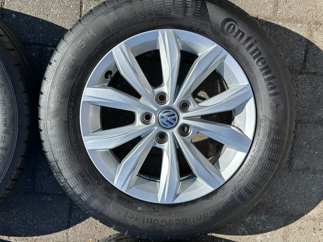 Billede 2 - VW Polo alufælge - ContiEcoContact 5 sommerdæk