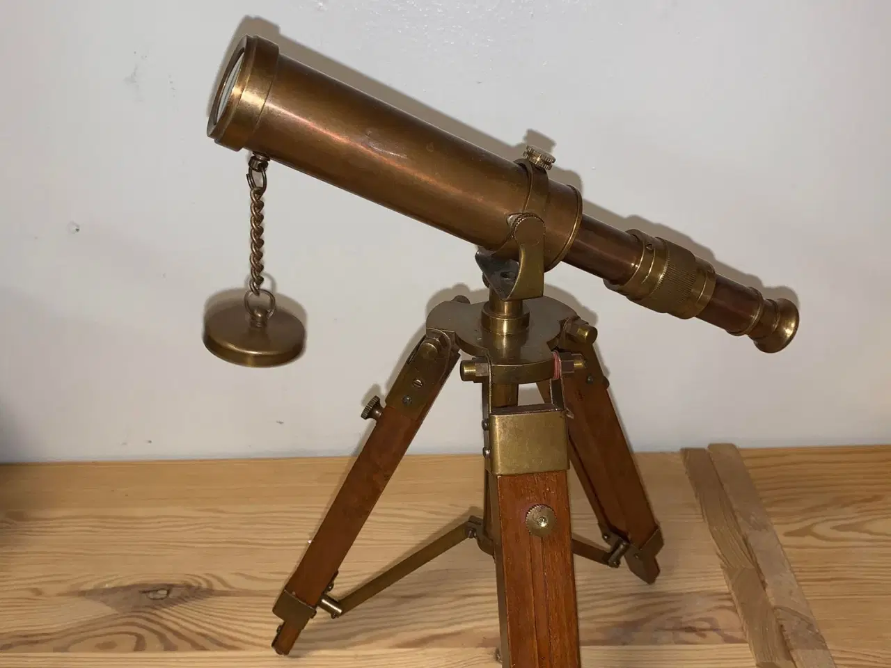 Billede 1 - Messing antik teleskop på trefod