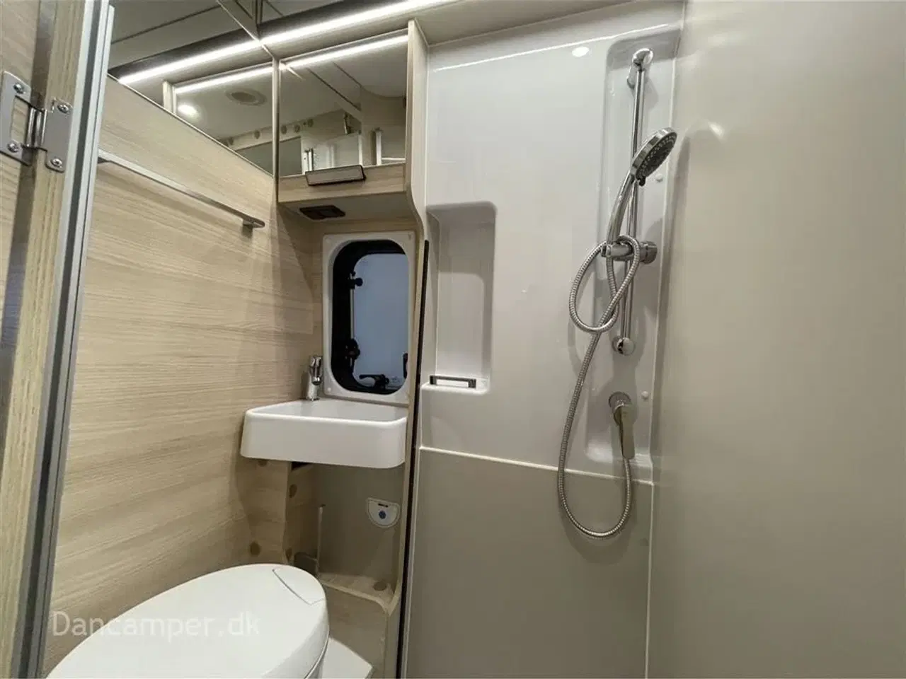 Billede 21 - 2024 - Chausson V594 Max   Flot nyt design - 5 sovepladser - van med to dobbeltsenge på tværs i køjesystem. 2,2, L motor , 140 HK, articpakke, solcelle og markise m.m.