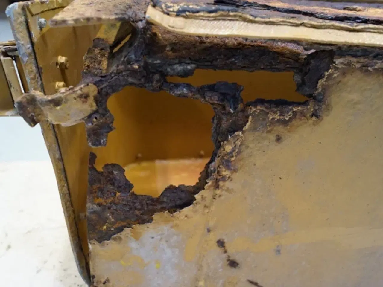 Billede 8 - Volvo L120 Baterikasse L.H. VOE11018434