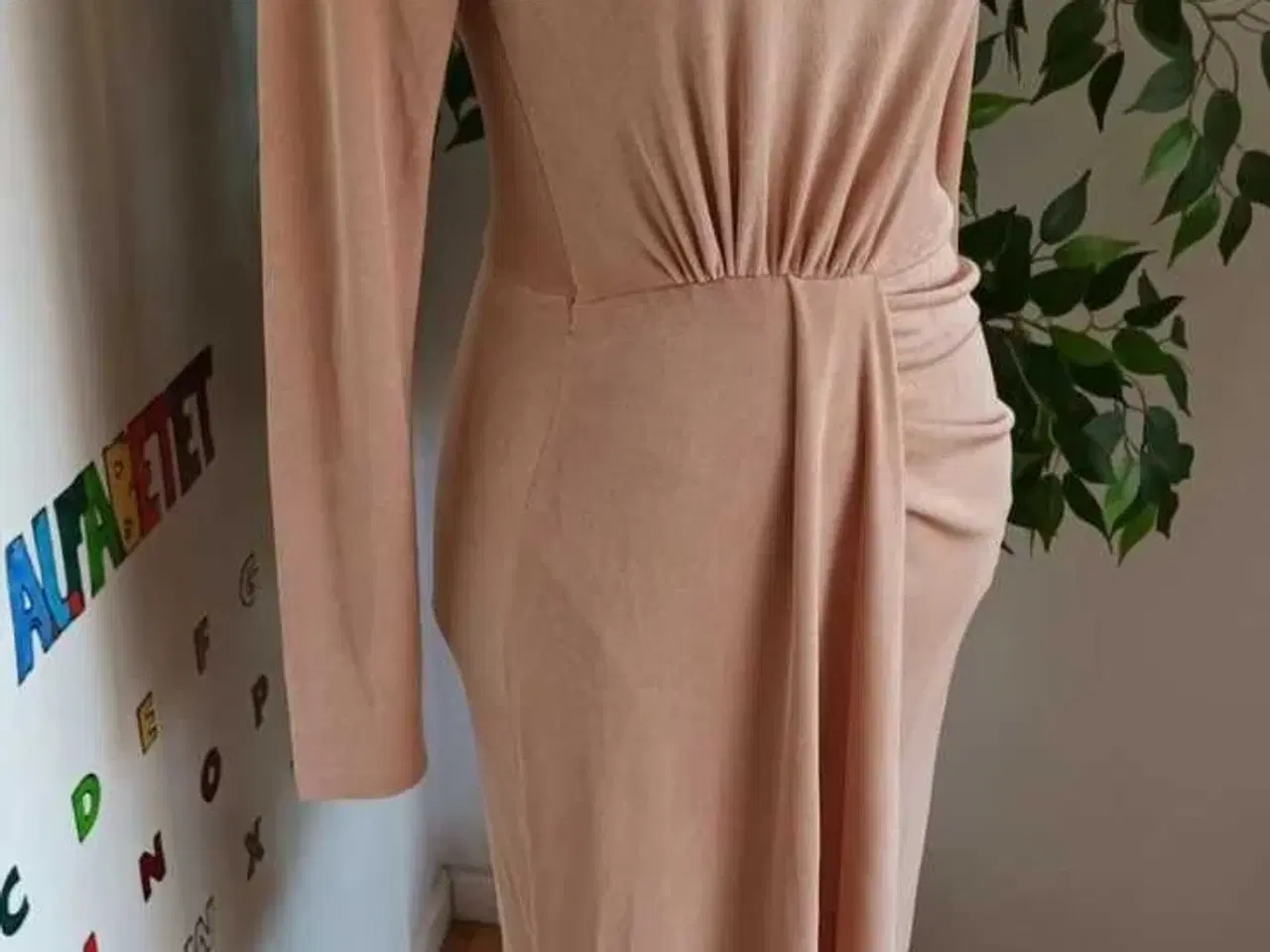 Billede 4 - Kjole. Pieces. Small/36