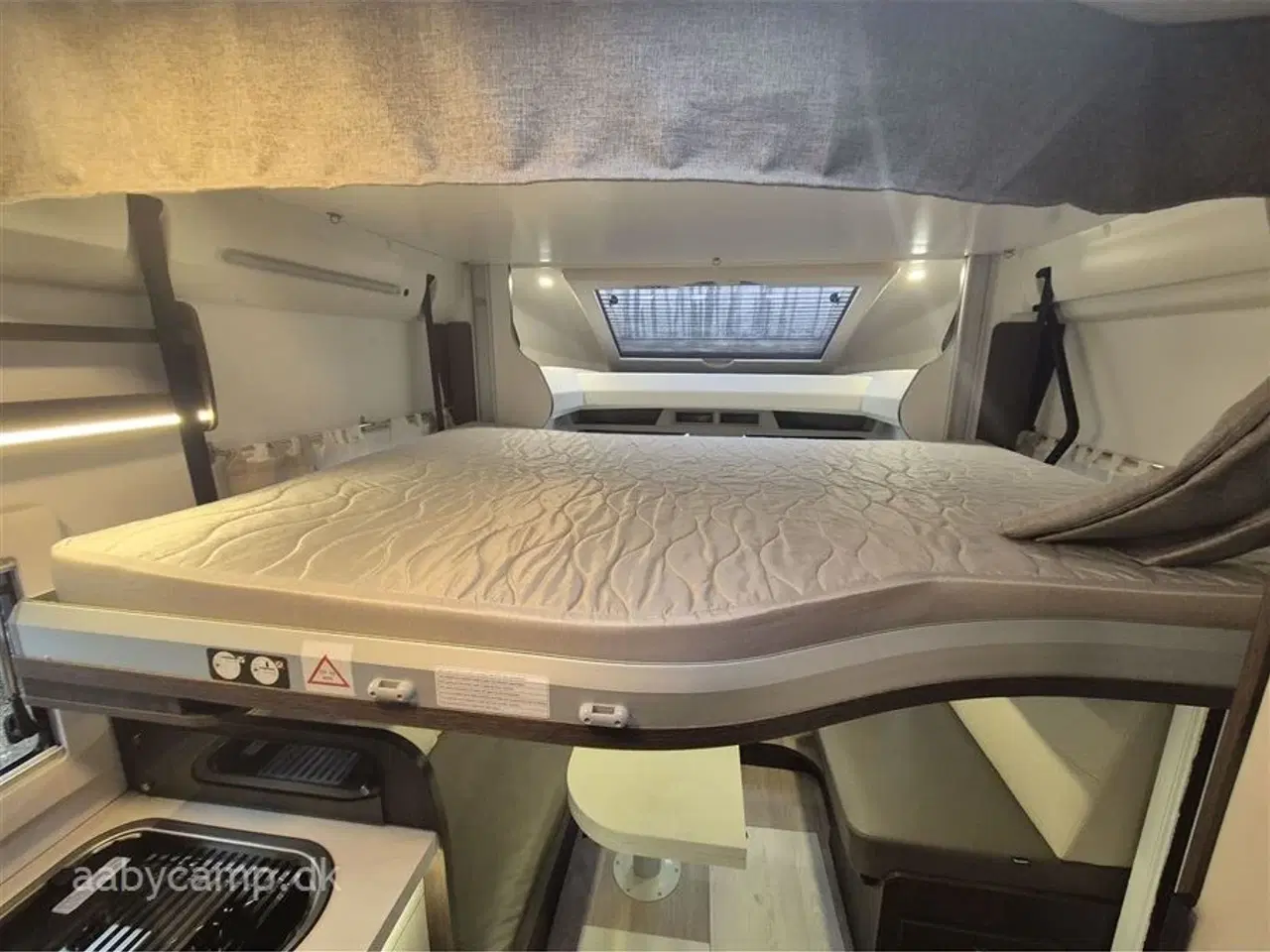 Billede 10 - 2022 - Benimar Tessoro 497   Nk pakke. Automatgear. solceller. Lithium batteri. Markise. cykelstativ. Queensbed. A/C.